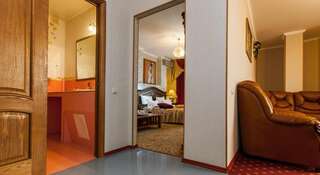 Гостиница  Уют Краснодар Улучшенный двухместный номер Делюкс с 1 кроватью-5